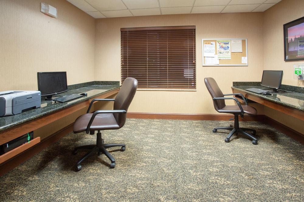 Holiday Inn Express & Suites Pueblo By Ihg Екстер'єр фото