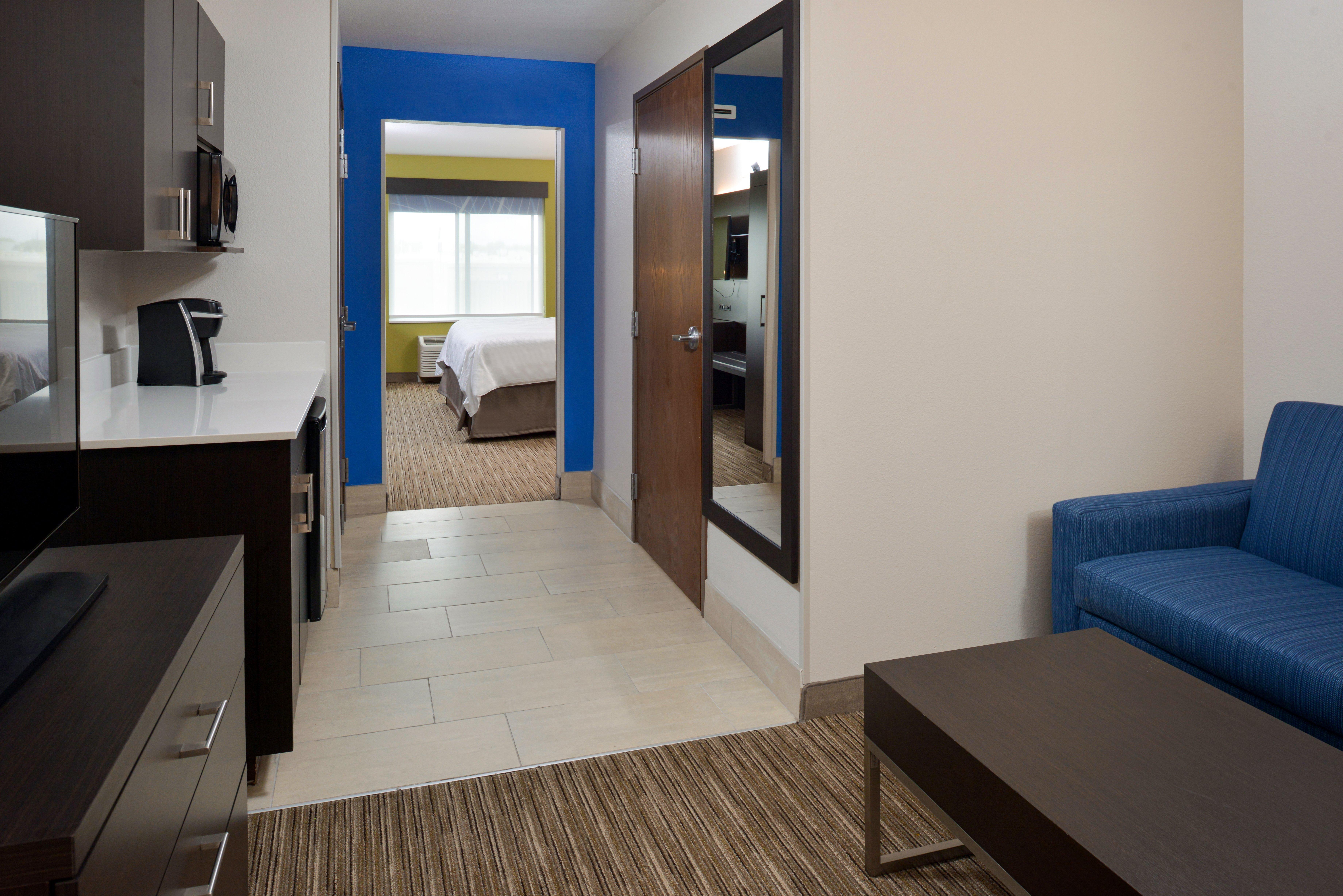 Holiday Inn Express & Suites Pueblo By Ihg Екстер'єр фото