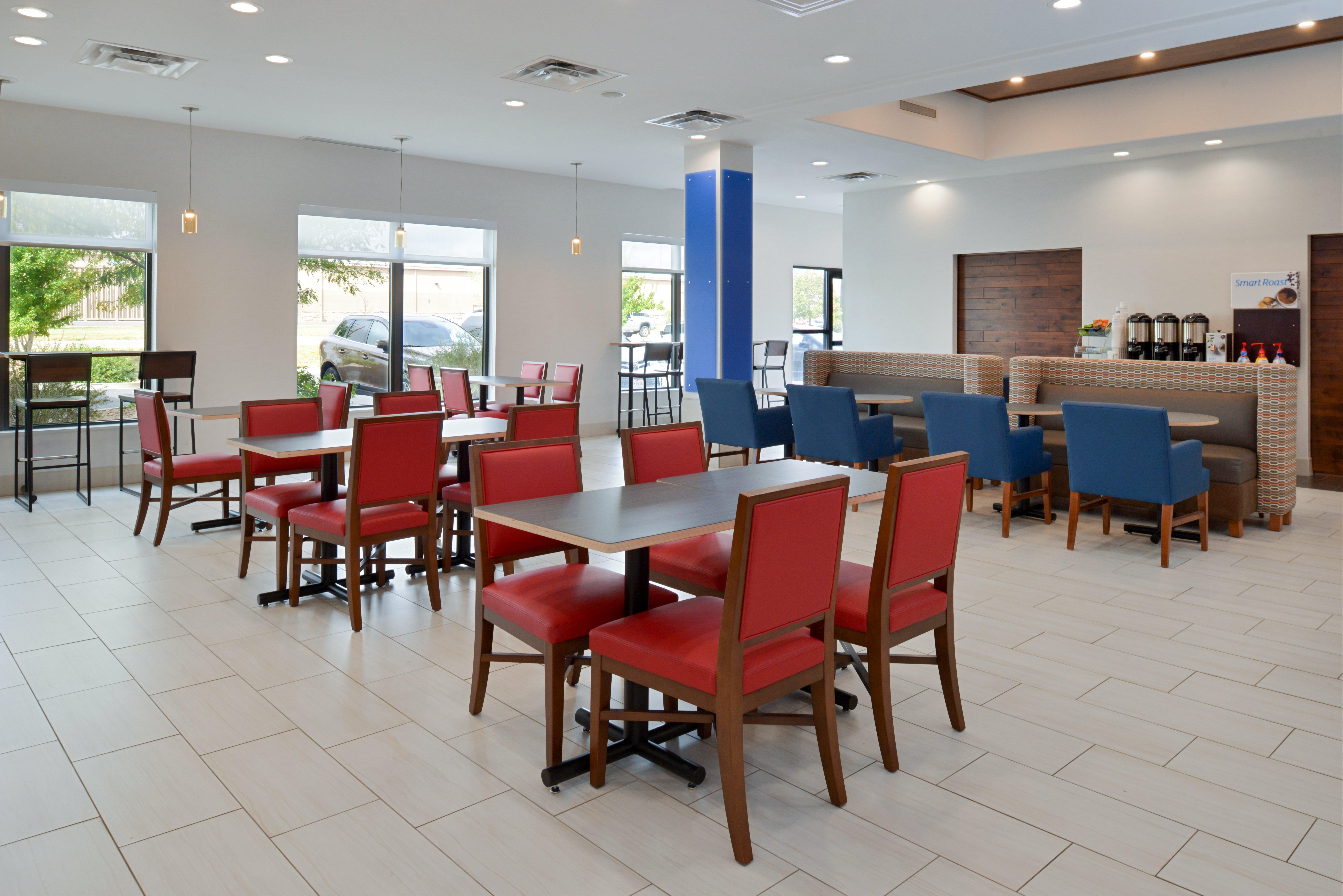 Holiday Inn Express & Suites Pueblo By Ihg Екстер'єр фото
