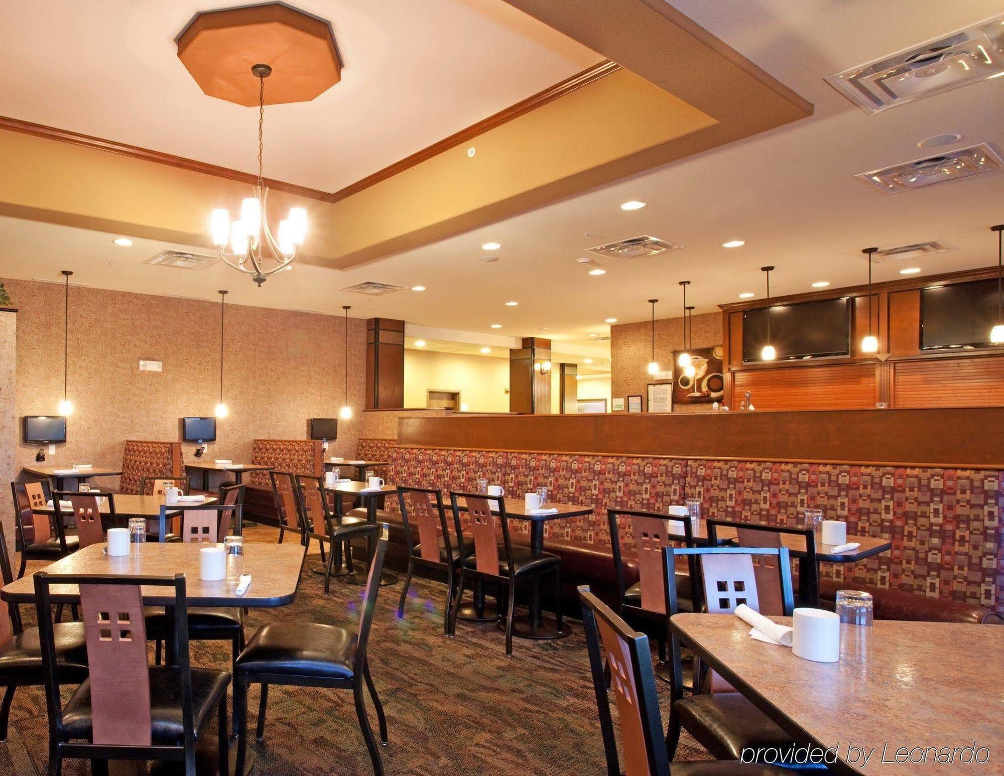 Holiday Inn Express & Suites Pueblo By Ihg Ресторан фото