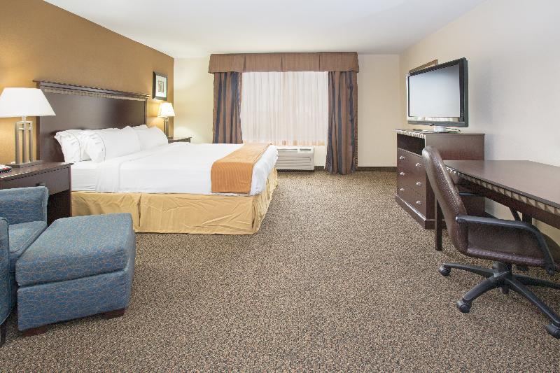 Holiday Inn Express & Suites Pueblo By Ihg Екстер'єр фото