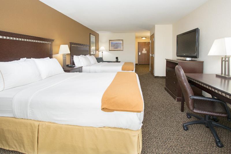 Holiday Inn Express & Suites Pueblo By Ihg Екстер'єр фото