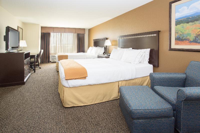 Holiday Inn Express & Suites Pueblo By Ihg Екстер'єр фото