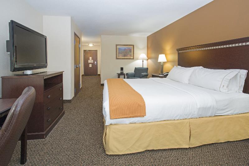 Holiday Inn Express & Suites Pueblo By Ihg Екстер'єр фото